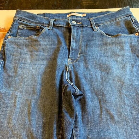 Levi's Classic Jean  - Picture 2 of 6